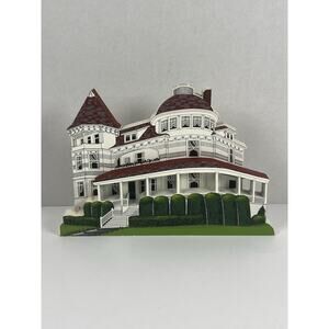 Shelia's Collectibles Amberg Cottage Mackinac Island Michigan 1996 Shelf Sitter